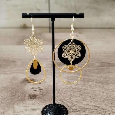 Pendantes dorées dépareillées Isaora