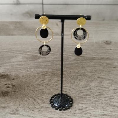 Clous dorés dépareillés Léonia